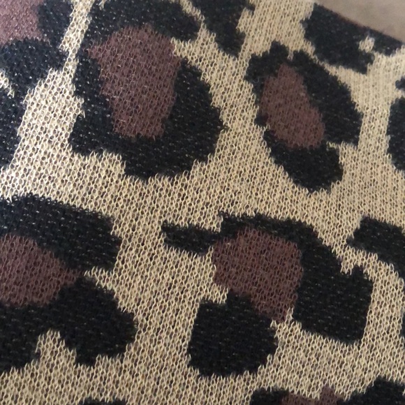 NEIMAN MARCUS LEOPARD SCARF - Picture 4 of 5